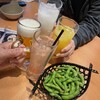 魚民 - 乾杯ドリンク100円を知らずに、グレープフルーツサワーもオーダーしていたので、ワンハンドダブル持ち