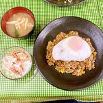 Kitchen Koatto - 目玉焼きのせドライカレー。¥850。