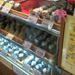 Onigiri Dokoro Echigo Chatan Ten - 「おにぎり」は大体１個140円。