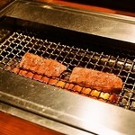 WAGYU でですけ - 2014.9 ガスロースターで焼きます（焼いているのは絶品ハラミ）