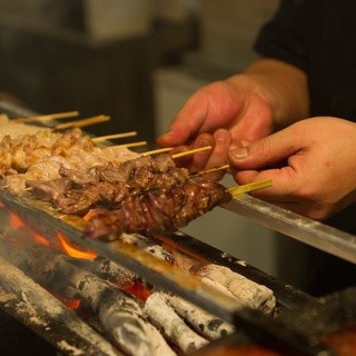 一本一本丹精込めた炭火焼き鳥！