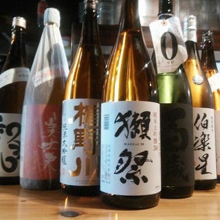 日本酒は随時３０種類以上ご用意しております！