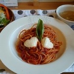 フォレスト・キャット - トマトのパスタです。とてもボリューミーですが美味しかったです！