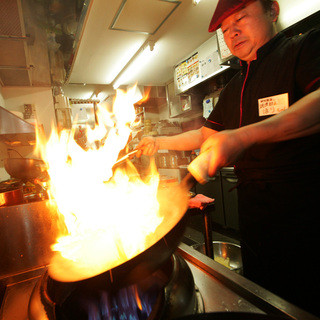 全て手作り熱々!!ベテラン料理人の技