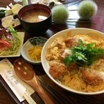 Warikan - ランチタイム【豚ヒレカツ丼】揚げたてのヒレカツを半熟卵閉じ^o^