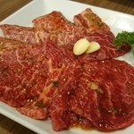 黒毛和牛焼肉 さくら亭 - ロースカルビ盛り合わせ