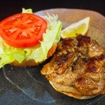 ToTo la Bebe Hamburger - 今月のハンバーガーは10種類のハーブ＆スパイスでつけ込んだ「クリスマスジャークチキンバーガー」