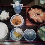 Kizan Tei Hon Ten - 餃子定食702円(税込)ちょっと動いてしまった