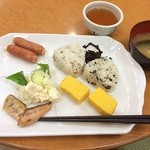 Toyoko Inn Nihonbashibakurocho - 東横インの朝ごはん。幕張より品数多かった。味噌汁おいしい。