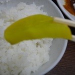 洋食の朝日 - 厚切りの沢庵がウマウマ～