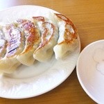 Fukuyu no Ie - 餃子一人前150円＋税(小皿がかわいい)