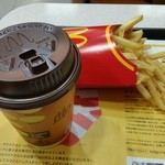 マクドナルド - ホットコーヒーＭサイズ（１５４円）です。2015年1月
      