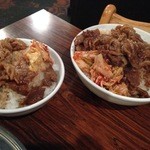 焼肉重慶 - 2015.02.20　左が大盛り、右が特盛り