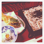 Soba Dokoro Chikuzen - てんぷらとざる蕎麦。
      てんぷらサクサクで美味でした。