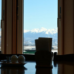 Pension & Restaurant La Colina - レストランの席からは遥かな大雪山連峰が一望できます。