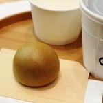 Toraya Asakusa Matsuya Uri Ten - 浅草とらや限定の「利休饅頭」と煎茶のセット