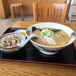 Furano Ramen Hanamichi - みそラーメンとチャーマヨ丼