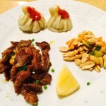 ネパール料理ANITA - 料理写真:ちょい呑みMOMOセット⇒MOMO、スパイシー鶏皮、ピーナッツの香り和え