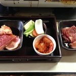 焼肉 大学 - お肉２皿ランチ８５０円。肉のみの拡大写真。