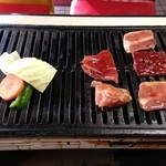 焼肉 大学 - お肉１皿分を焼くとこんな感じです。