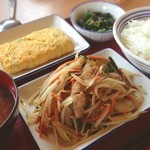 Chiryu Kamishigehara Shokudo - 卵焼きを頼むと一つずつ焼いてくれます。ネギ入りにしてみたけど、焼き立てはやっぱりウマい！