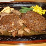 Hamburger Steak no Mise Matsuo - 左がステーキ肉、右がハンバーグ