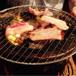 Genki Shichirin Yakiniku Gyushige Motoyawata Ten - 最初の先ずけとしてカルビ・ロース・豚カルビに鶏トロが出された・・これは豚カルビ