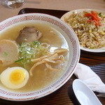 Shintomi - Aセット(半ラーメン、半チャーハン)　2015.5月