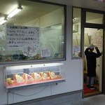 TOP-1 - 新しくなった？店の入口。