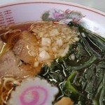 Tomoe Hachioji Ten - ワカメに刻み玉ねぎと、スープによく合ってます