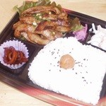 弁当ちゃちゃまる - トントロ弁当         特製黒胡椒ダレが絶妙です。   税込630円