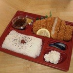 弁当ちゃちゃまる - ロースかつ弁当 税込 680円  こだわりの国産豚ロース使用！自慢の一品