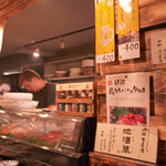 居酒屋　山田屋 - カウンター越しに