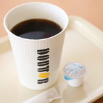 Doutor Coffee Shop Azusagawa Esea Ten - ドトールこだわりの香り高く味わい深い
                      直火焙煎コーヒーが自慢です。他に種類豊富なドリンク類を揃えています。