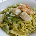 Ristorante Hiro - パスタランチ1380円に300円をプラスして「小エビとホタテのあおさクリームパスタ」に。食材がプリプリでした。