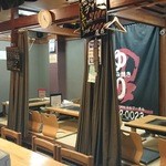 Teppan Sakaba Yuri - カウンター、ゆったり畳座敷。個室化できます。 