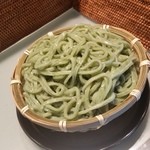 田村商店 - よもぎが大量に練りこんである「よもぎうどん」