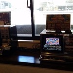 ジャンク カフェ トーキョー - 窓際にゲーム機