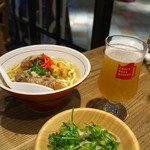 CRAFT BEER MARKET Atore Kichijoji Ten - ソーキそばとパクチーサラダ（ハーフ）