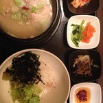 KOREAN DINING 長寿韓酒房 - 参鶏湯とサラダビビンバのランチ★