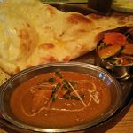 Delhi Hikone Shi Ten - 日替わりセット。鶏肉カレー・ナン・パパド（煎餅みたいなもの）・サラダのセットです。