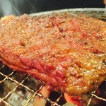 炭火焼ホルモンナカジ - 料理写真:岩ハラミ