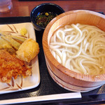 Marugame Seimen Nakatsu Ten - 釜揚げうどん。
                      安いよね！！