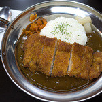 まんまる食堂 - 「糸島豚のカツカレー」（830円）。