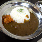 まんまる食堂 - 「糸島カレー」（680円）。いろいろ詰まっているんでしょうねぇ。美味しいです！