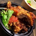 Tokyo Rotisserie - もも肉１枚どーんと唐揚げ丼