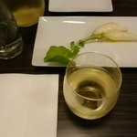 osteria quanto basta - お通し。小さな大根。ピリ辛。