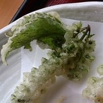 Ajisai Kan - 「手作り村定食普通もり」（1000円）の天ぷらの１つ