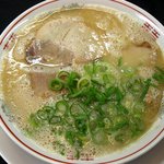 ラーメン大吉 - 料理写真:とんこつラーメン 400円