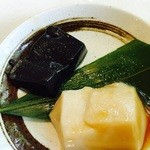 吉野本葛 天極堂 - 胡麻豆腐、白と黒を半分こ